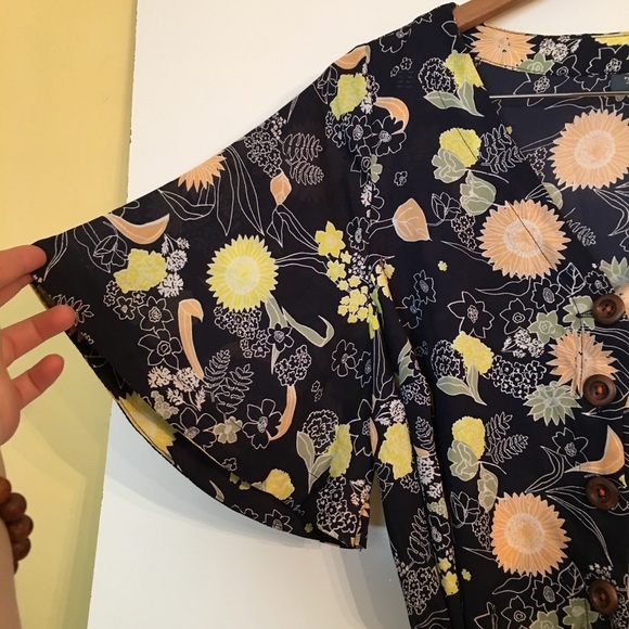 ModCloth Blue Floral With the Breeze VNeck Top 1X - Picture 4 of 10